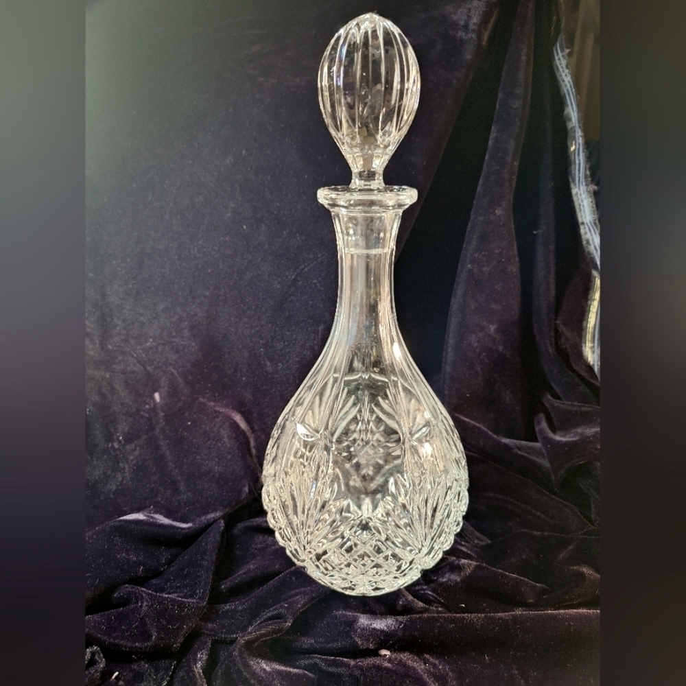 Gorgeous Lead Crystal Glass Decanter W/Stopper